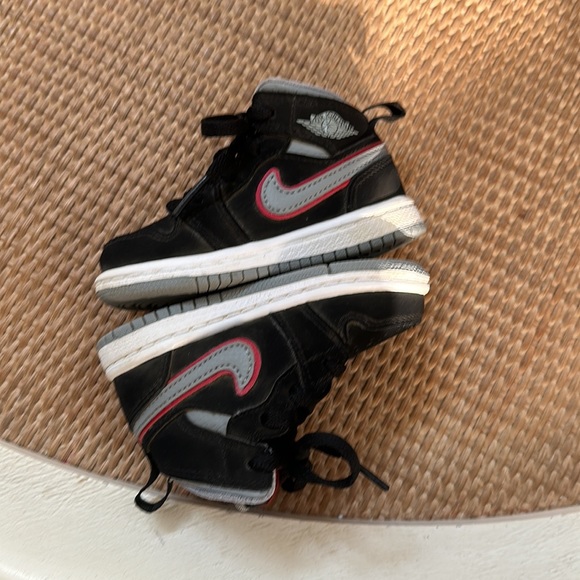 Air Jordan 1 Mid GS Black Particle Grey Shoes - Picture 6 of 7